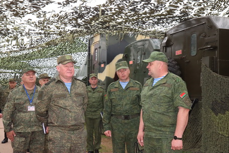 Начальник Объединенного штаба ОДКБ ознакомился с пунктом управления и организацией работы Командования КСОР