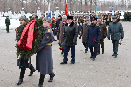 Участие в торжественно-траурной церемонии возложения венков и цветов на Пискаревском мемориальном кладбище
