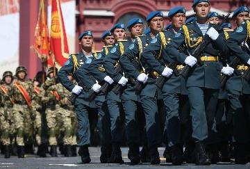Парадные расчеты оборонных ведомств стран ОДКБ участвуют в параде Победы в Москве
