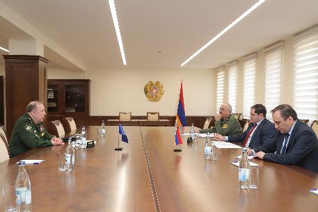 Министр обороны Армении  Сурен Папикян встретился с главой ОШ ОДКБ Анатолием Сидоровым
